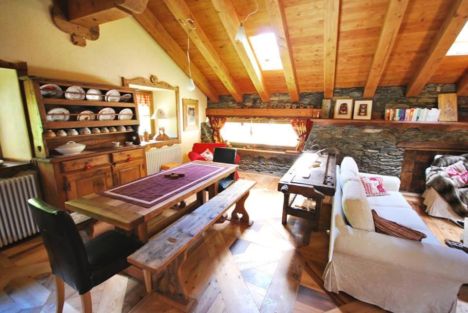 B&B Lo Djoua De Toueno อาร์วิแอร์ ภายนอก รูปภาพ