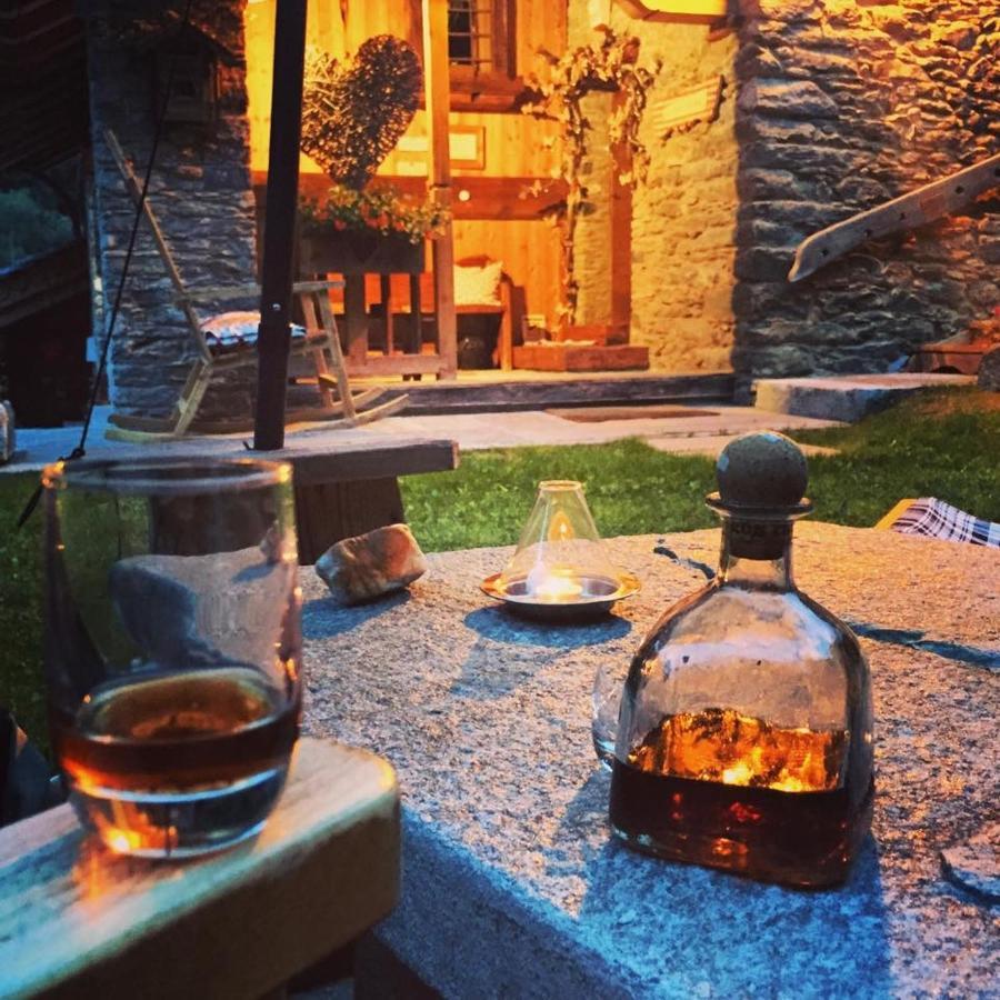 B&B Lo Djoua De Toueno อาร์วิแอร์ ภายนอก รูปภาพ
