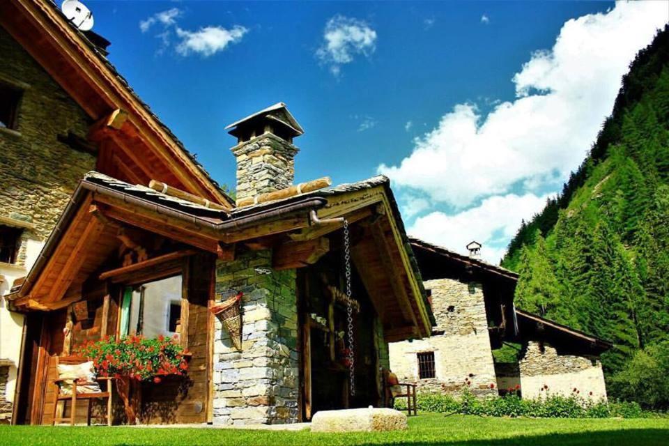 B&B Lo Djoua De Toueno อาร์วิแอร์ ภายนอก รูปภาพ