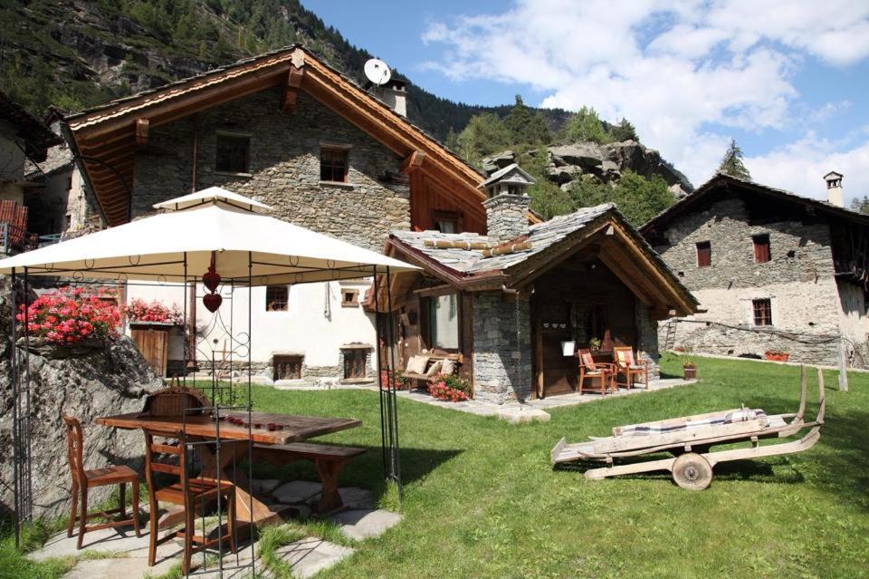 B&B Lo Djoua De Toueno อาร์วิแอร์ ภายนอก รูปภาพ